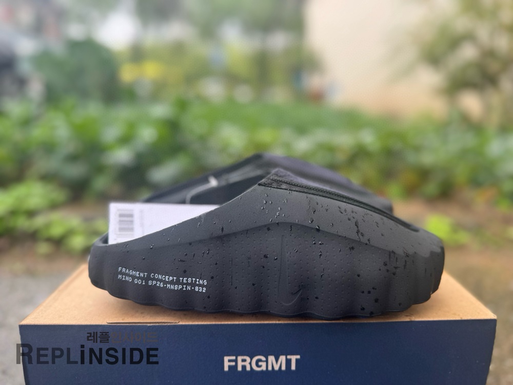 레플리카 명품 [NIKE] 나이키 x 프라그먼트 마인드 001 블랙 IQ8502-001 남녀공용 - 옆면 실사