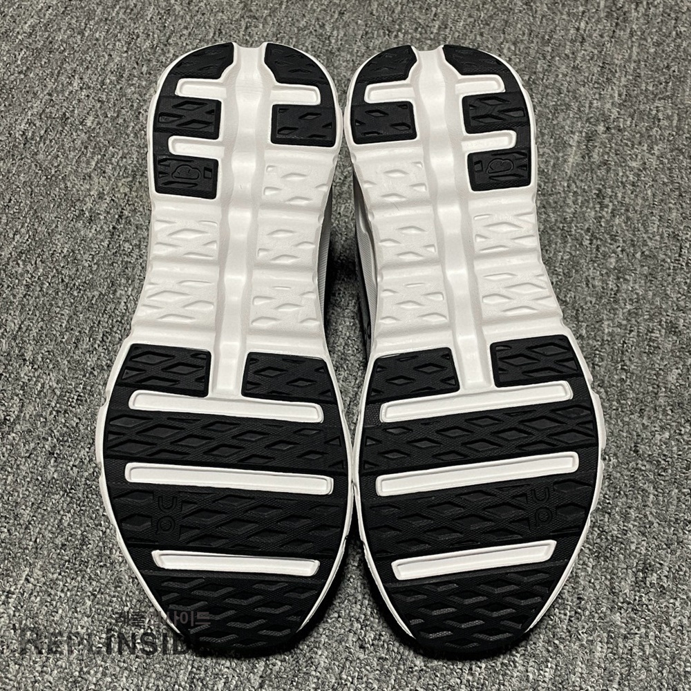 온 러닝 x 로에베 클라우드틸트 2.0, 여성 스니커즈, 트렌디 스니커즈, 온러닝 실사, #레플리카온러닝, #클라우드틸트2, #명품스니커즈