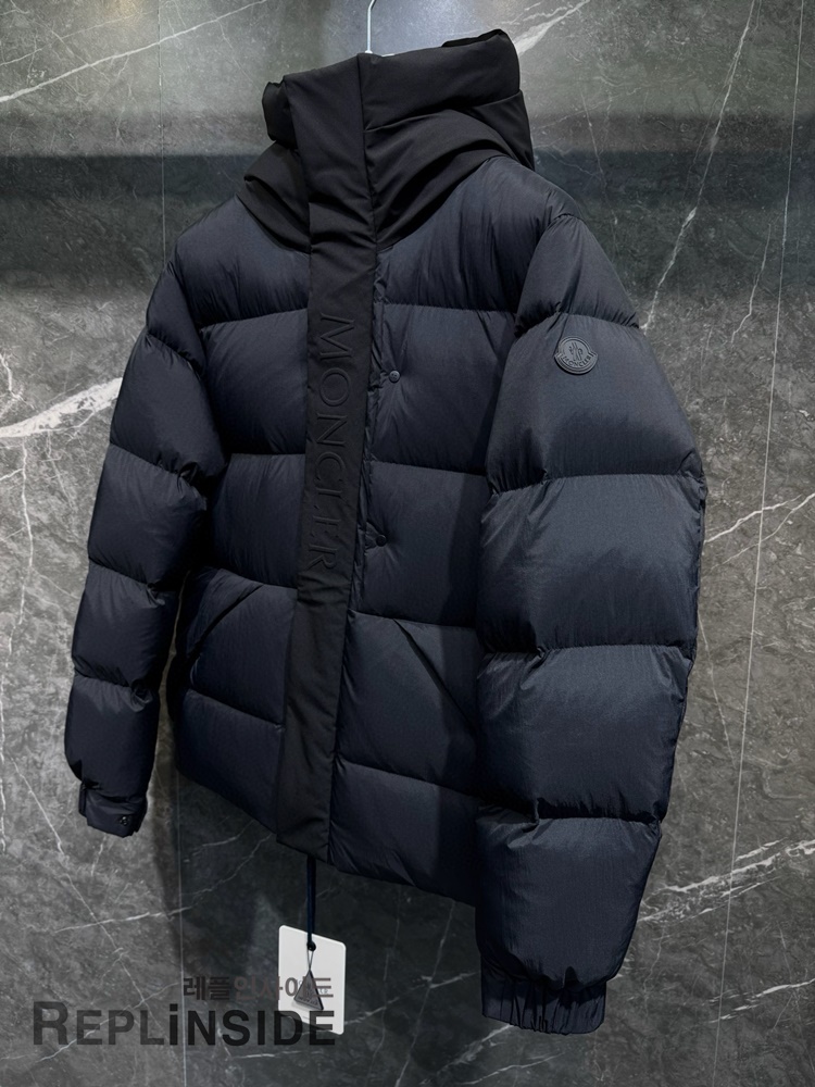 Moncler Madeira 다운패딩 블랙 컬러 클로즈업 │ 프리미엄 겨울 아우터 │ #몽클레어마데이라 #레플리카패딩 #명품패딩추천 #겨울패션