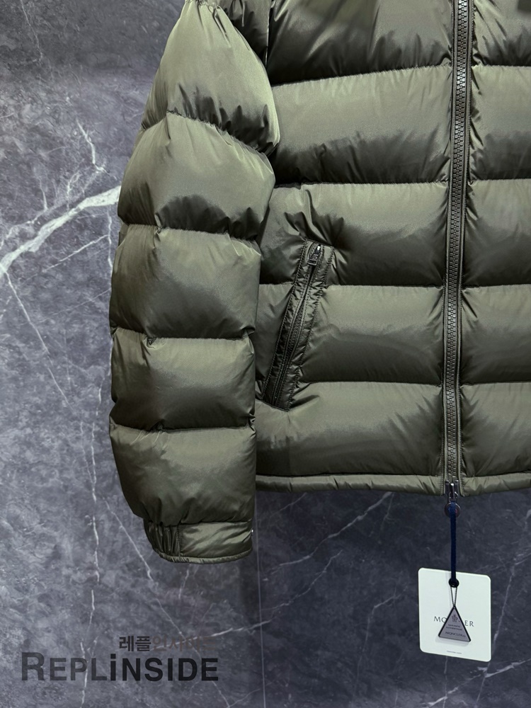 몽클레어 MAYA 카키 컬러 남성 숏패딩 레플리카 프리미엄 퀄리티 #레플리카몽클레어마야 #레플리카명품아우터