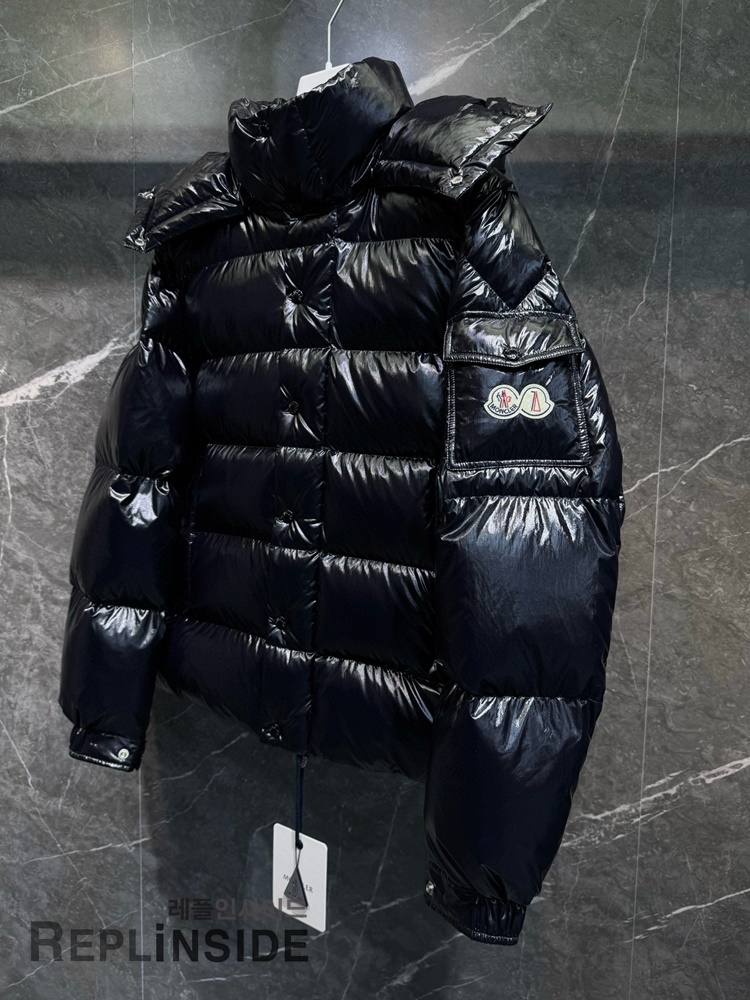 몽클레어 마야70 패딩 남성용 측면 디테일 | Moncler Maya 70 사이드 실사 | 슬림한 핏 | 데일리 겨울 패션 #레플몽클레어 #남성패딩 #겨울아우터 #하이퀄레플