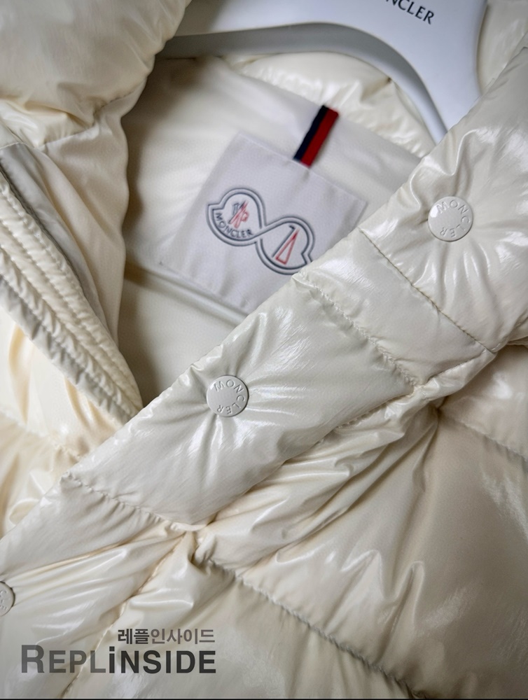몽클레어 마야 70 패딩 광택감 소재 실사컷, 남성용 프리미엄 레플리카 아우터, #몽클레어레플추천 #고퀄마야70 #명품레플
