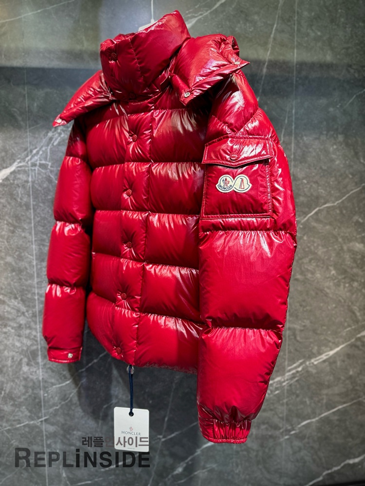 몽클레어 마야 70 남성 패딩 로고 패치 디테일, 고퀄 레플 각인, #몽클레어로고 #명품로고레플 #몽클레어마야패딩