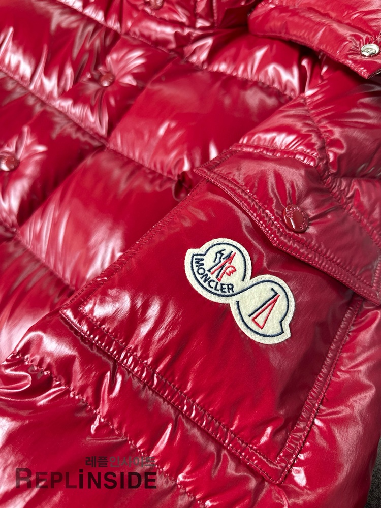 몽클레어 마야 70 패딩 광택감 소재 실사컷, 남성용 프리미엄 레플리카 아우터, #몽클레어레플추천 #고퀄마야70 #명품레플