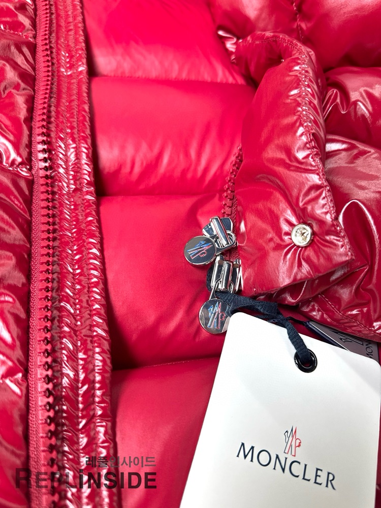 몽클레어 마야 70 패딩 옆면 실사, 자연스러운 핏과 실루엣, 고퀄리티 레플 다운 재킷, #몽클레어다운 #레플마야70고퀄