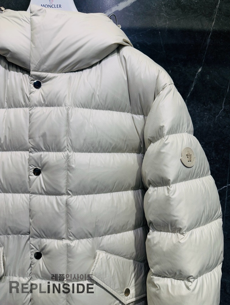 몽클레어 포위 리버서블 패딩 남성 착용 컷, 겨울 스타일링 필수템, #포위패딩 #레플리카몽클레어패딩 #겨울코디