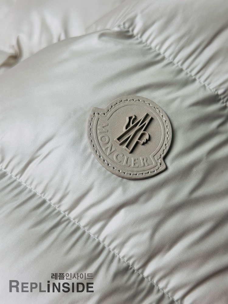 몽클레어 Fowey 포위 패딩 지퍼 및 스냅 버튼 디테일, 겨울 필수템, #레플몽클레어아우터 #고퀄리버서블패딩