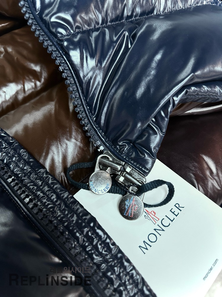 몽클레어 MAYA 패딩 전체컷 | Moncler Maya 남성용 패딩 | 블랙 컬러 실사 이미지 | 겨울 추천 아우터 #몽클레어마야 #MAYA패딩남성 #레플몽클레어 #프리미엄레플 #겨울코디