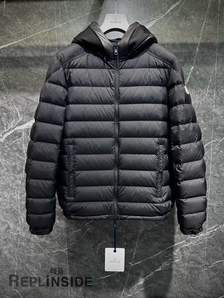 몽클레어 CHEVREIE 셰브리 경량 패딩 남성용 전면 실사 | Moncler Chevreie 남성 패딩 | 블랙 컬러 #몽클레어패딩 #CHEVREIE패딩 #레플몽클레어 #레플패딩 #경량패딩