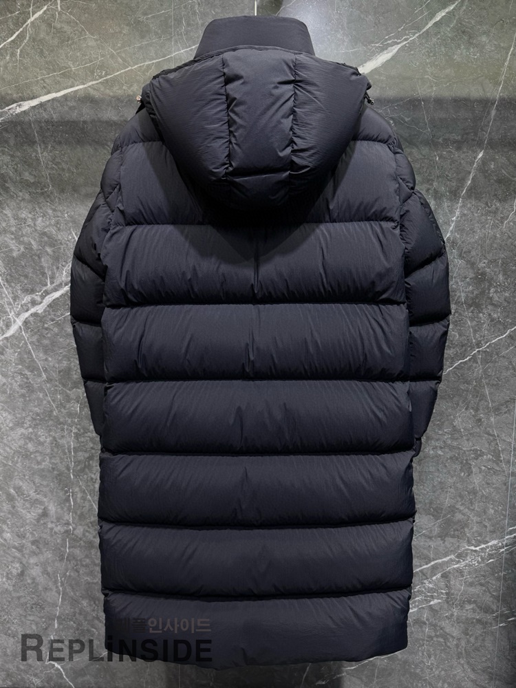 몽클레어 하노버리안 롱패딩 포켓 디테일 실사, 수납력 좋은 디자인, 남성 겨울 패딩 인기 모델, #남자롱패딩추천 #몽클레어레플리카 #레플몽클레어